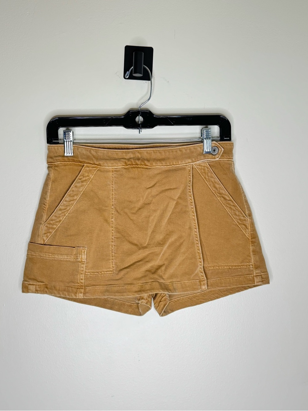 American Eagle Women's High-Rise Utility Shorts in Tan